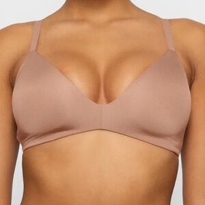 SKIMS- Wireless Form T-Shirt Bra